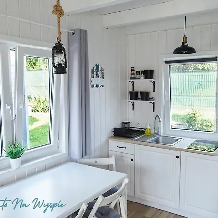 Lato Na Wyspie Lodge *